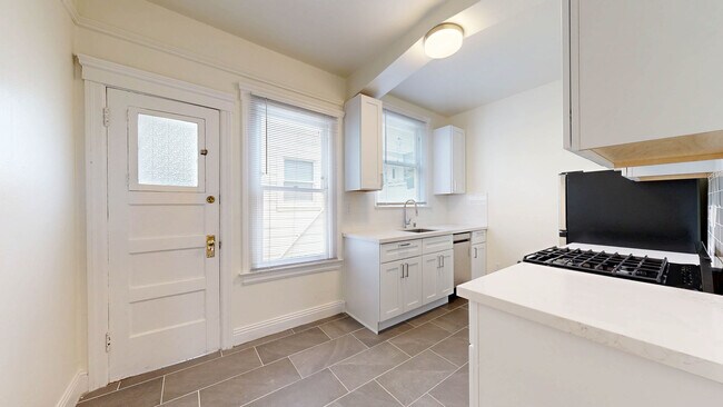 Building Photo - 1616 Golden Gate Ave