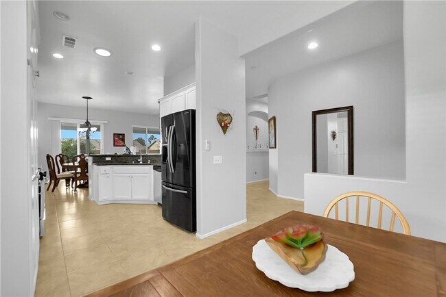 Building Photo - 515 Omar St