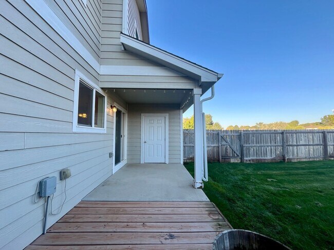 Building Photo - 3115 Swan Point Dr
