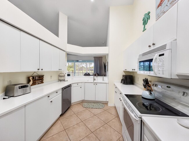 Building Photo - 3-bedroom condo available in Flamingo Fairways II