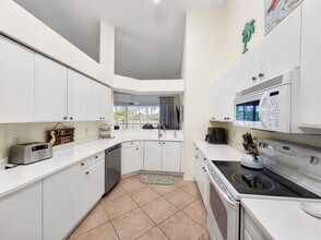 Building Photo - 3-bedroom condo available in Flamingo Fairways II