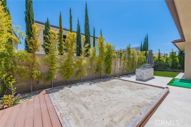 Building Photo - 60 Ray