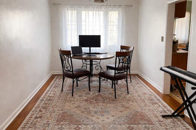 Building Photo - 1706 W Jarvis Ave