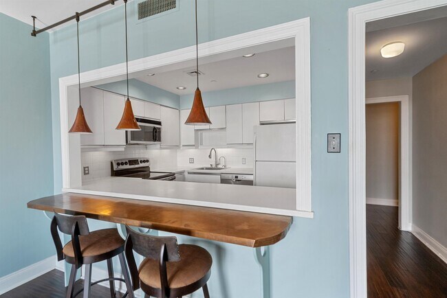 Building Photo - 100 Shearwater Ct E