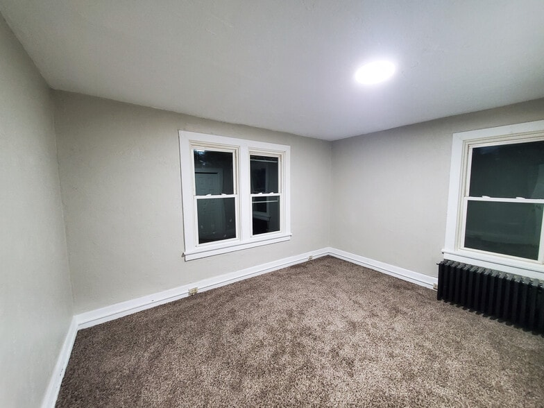 Building Photo - 550 Railroad St