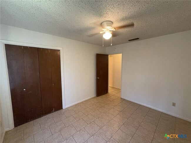 Building Photo - 2408 Carnation Dr