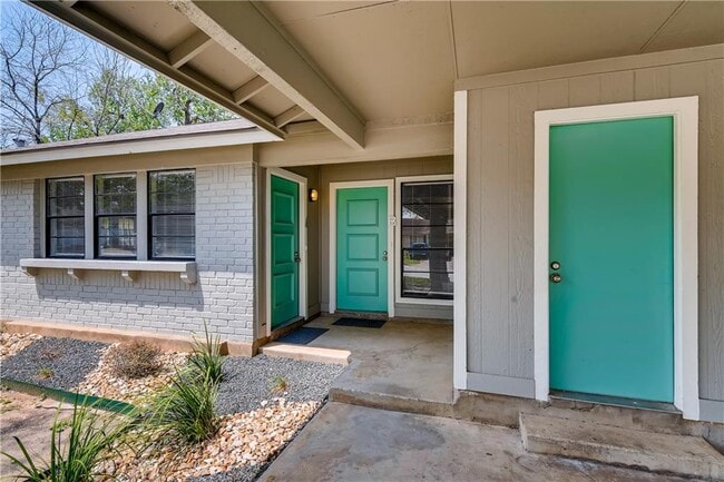 Building Photo - 102 Nicole Cove