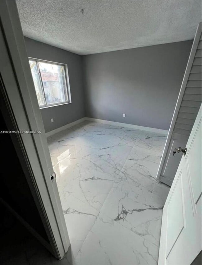 Building Photo - 511 NW 82nd Ave