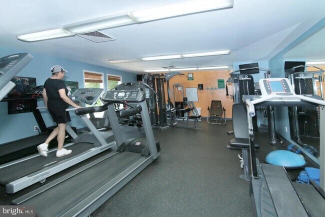 Building Photo - 8048 Hilliard Dr