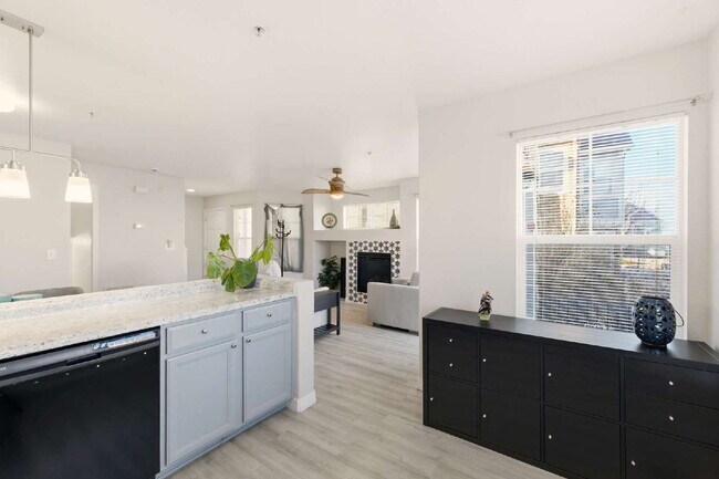 Building Photo - "Spacious 3-Bedroom Haven with 2.5 Baths in Aurora – 1,860 Sq Ft of Comfort and Style!"