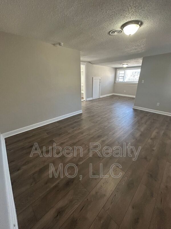 Building Photo - 6227 Rockhill Rd