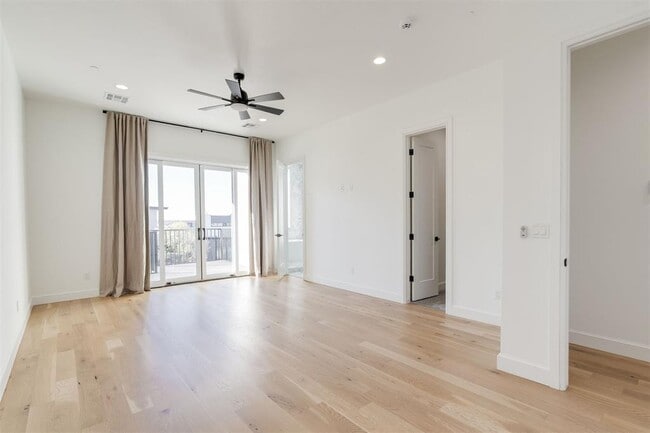 Building Photo - 827 NW 8th St