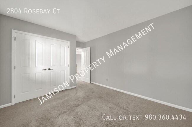 Building Photo - 2804 Rosebay Ct