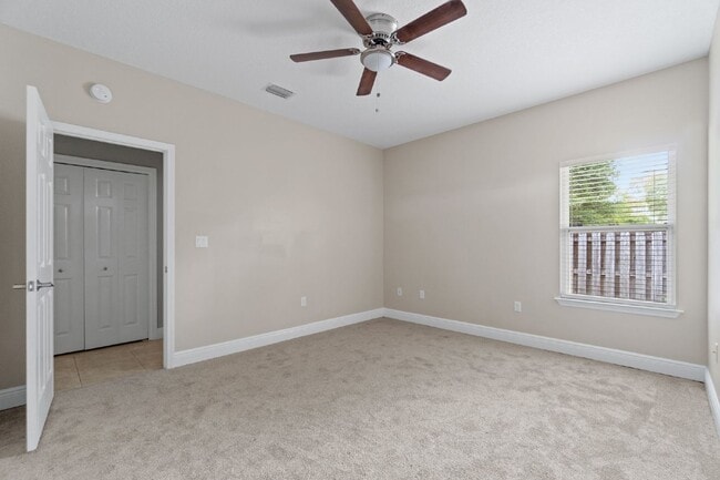 Building Photo - 4301 Hidden Lakes Dr