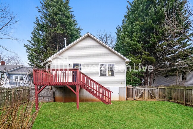 Building Photo - 1648 Thompson Dr