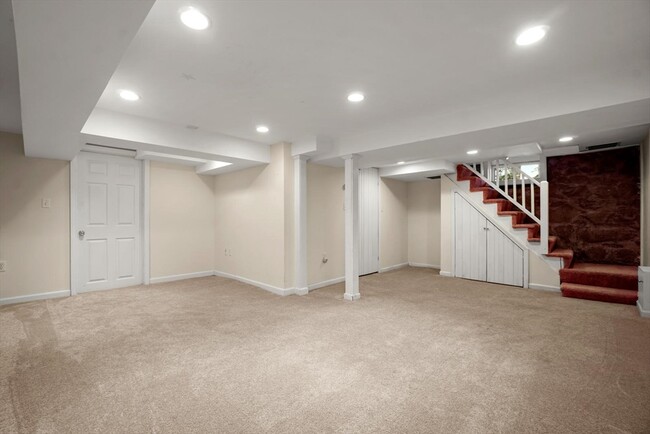 Building Photo - 20 Donizetti St