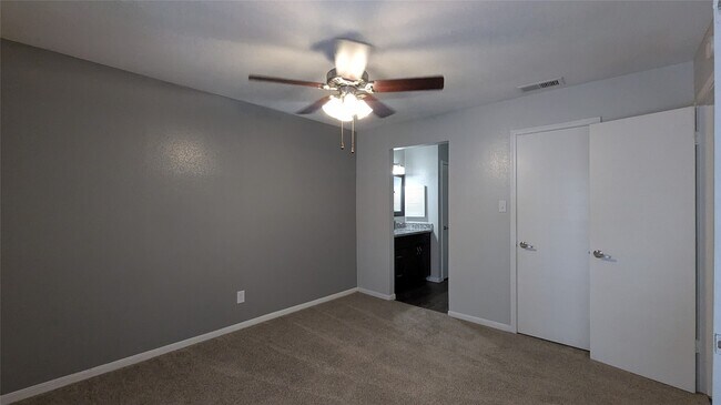 Building Photo - 5711 Sugar Hill Dr