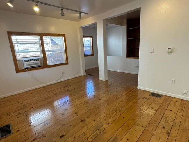 Building Photo - Cute Bungalow - 2Bed 1Bath - Duplex in Downtown Grand Junction!!!