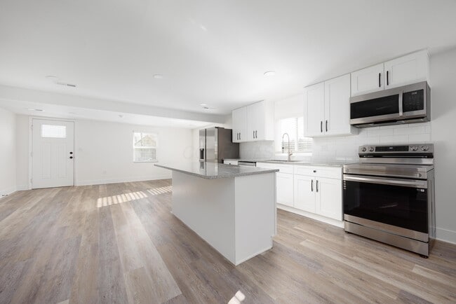 Building Photo - 1810 Tanis Dr