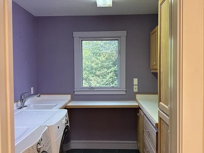 Building Photo - 9 Sunny Knoll Terrace