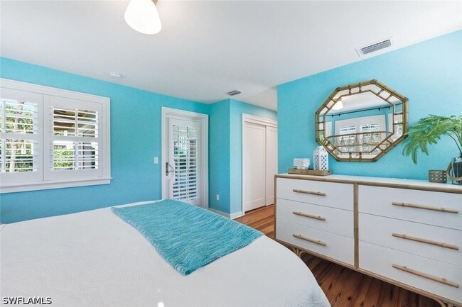 Building Photo - 92 10th Ave S