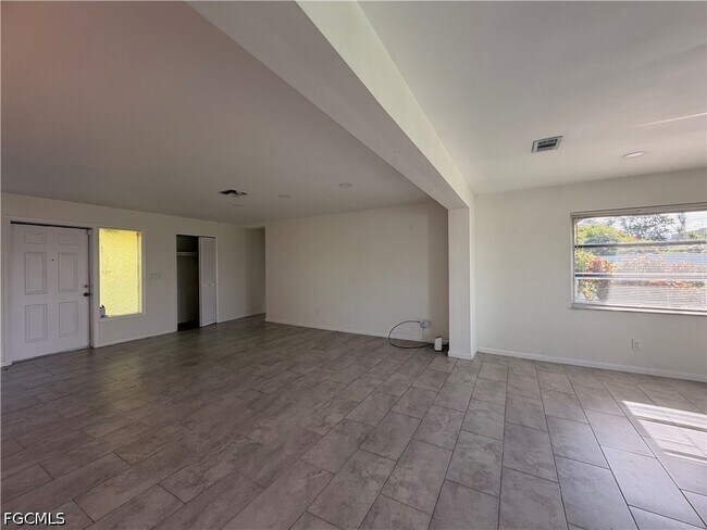 Building Photo - 334 SE 47th Terrace