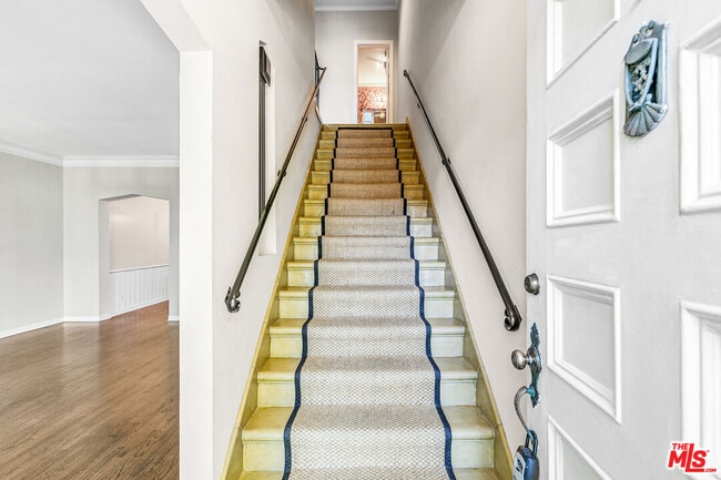 Building Photo - 6053 Scenic Ave