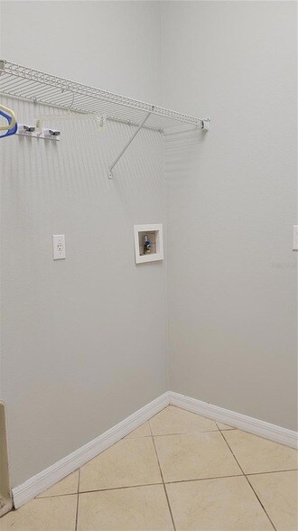 Building Photo - 421 Holly Fern Trl