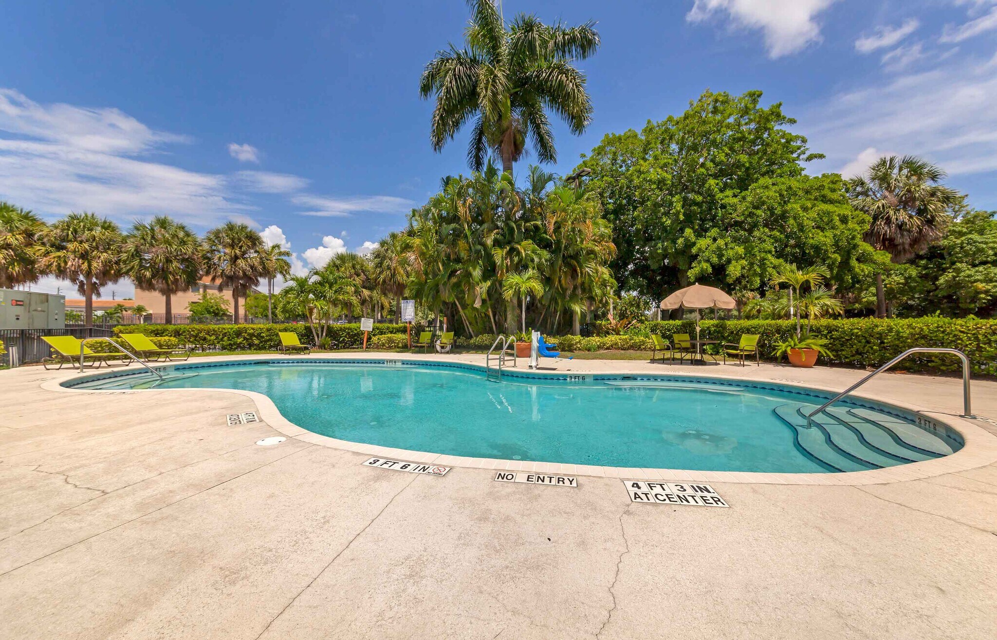 Building Photo - Furnished Studio-Miami - Airport - Miami Springs
