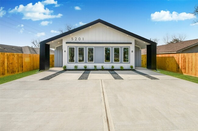 Building Photo - 5201 Fairchild St