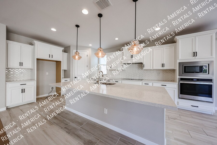 Building Photo - 1726 W Jeanine Dr