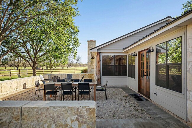 Building Photo - 1219 Sisterdale Rd