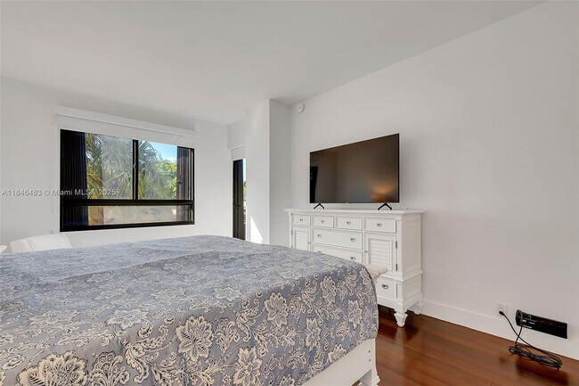 Building Photo - 151 Crandon Blvd