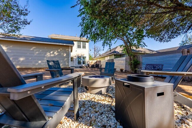Building Photo - Downtown Home within Minutes from the Riverwalk & Alamodome ~ Large Corner Lot!