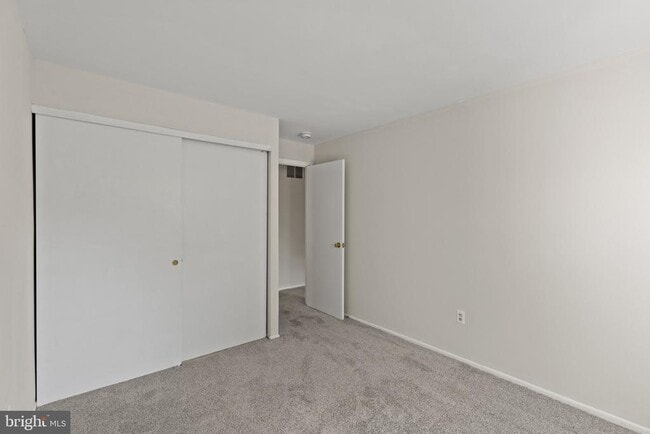 Building Photo - 11861 New Country Ln