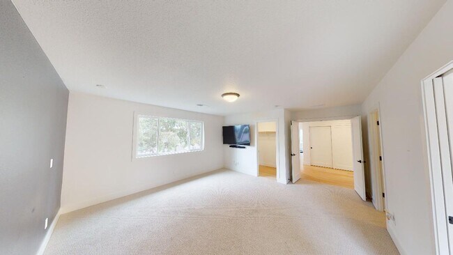 Building Photo - *Contemporary Home, Stylish Luxury, Centra...