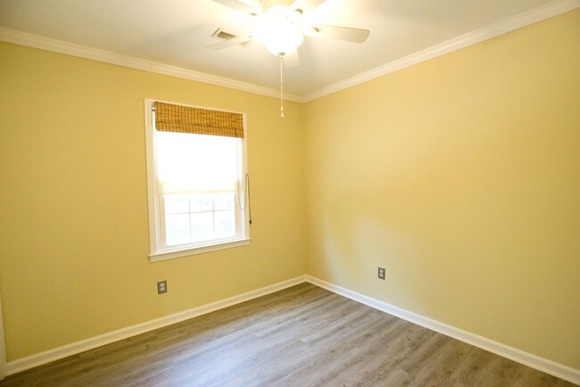 Building Photo - Available 3/1/25. Repainted & New Flooring...