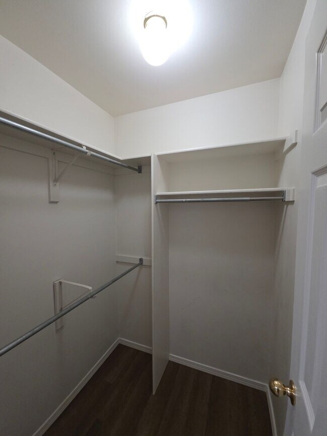 Building Photo - 106 Willow Creek Dr