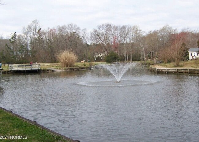 Building Photo - Exquisite One Level Townhome Quarterdeck Townes 2x2 Riverbend