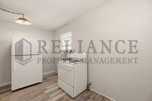 Building Photo - 826 N Elder St