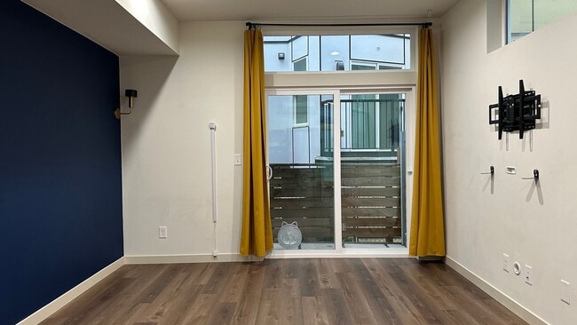 Building Photo - 1803 20th Ave