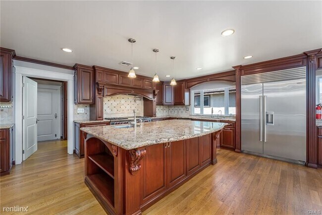 Building Photo - 5 br, 6.5 bath House - 152 S Eucalyptus Dr