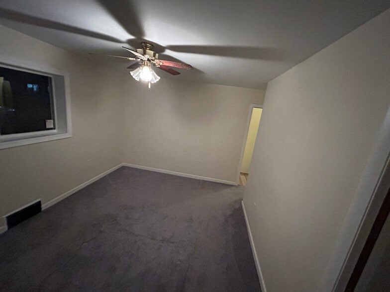 Building Photo - 5 Pine St