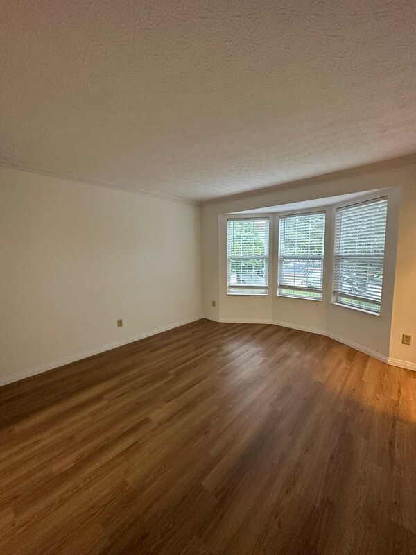 Building Photo - 1767 Damos Way