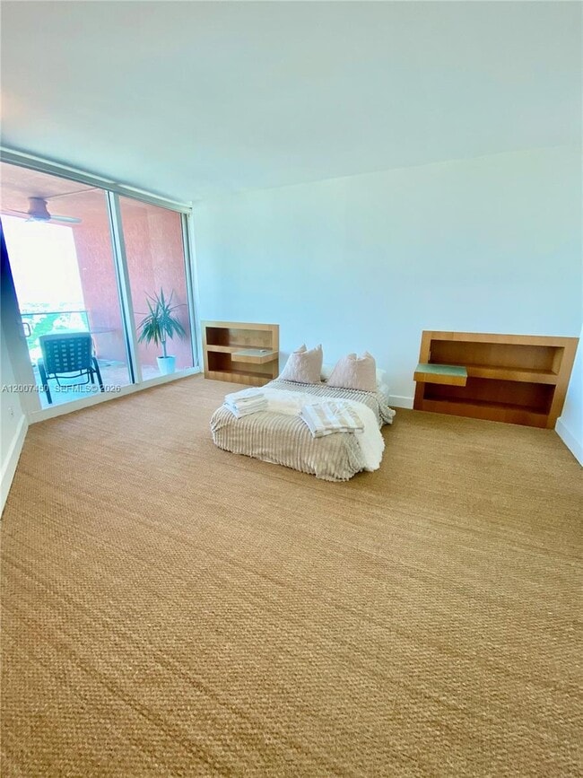 Building Photo - 300 South Pointe Dr