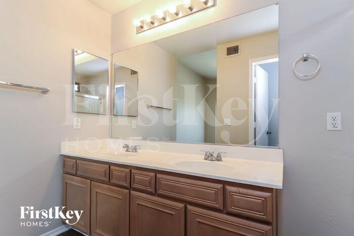 Building Photo - 6684 S 258th Dr
