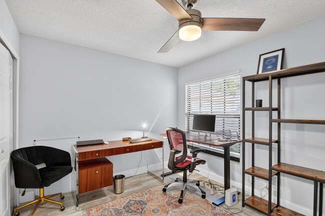 Building Photo - 1630 NW 22nd Ave