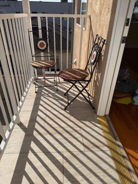 Balcony - 1513 N Altadena Dr
