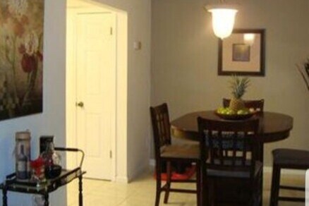 Building Photo - 1100 Manor Dr