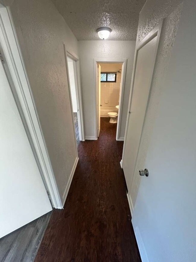 Building Photo - Ready to move in...